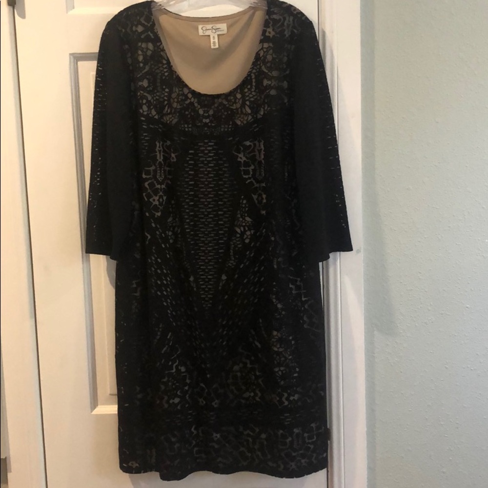 2. Maternity dress Jessica Simpson